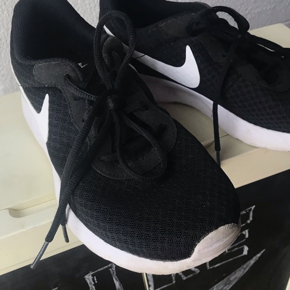 Black w: White swoosh Nike - Picture 9 of 13